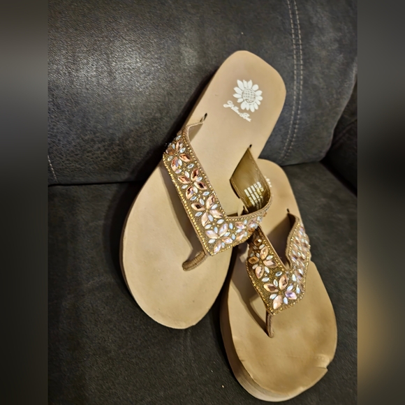 Yellow Box Women's Rise Wedge Thong Sandal Flip Flop with Bling Rhinestones sz8 - Picture 2 of 11